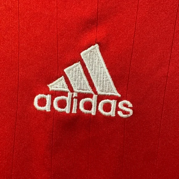 Liverpool FC Soccer Football Jersey - Picture 5 of 10